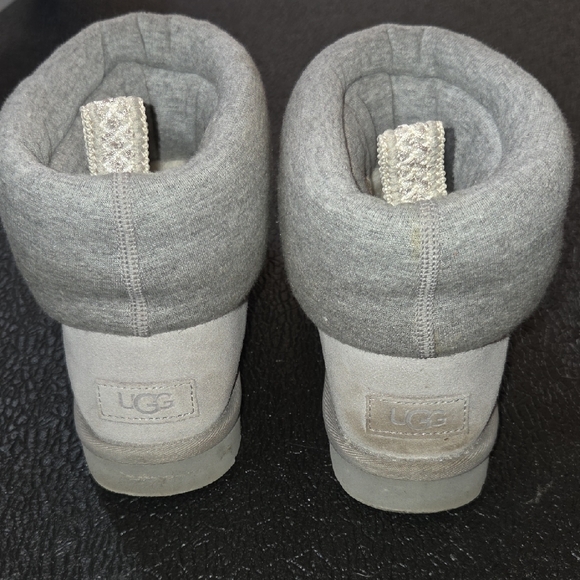 UGG Light Gray Knit Boots - Picture 4 of 15